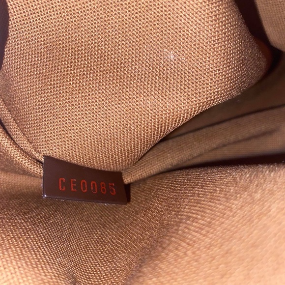 Louis Vuitton Vaslav Travel Tote - Picture 12 of 16